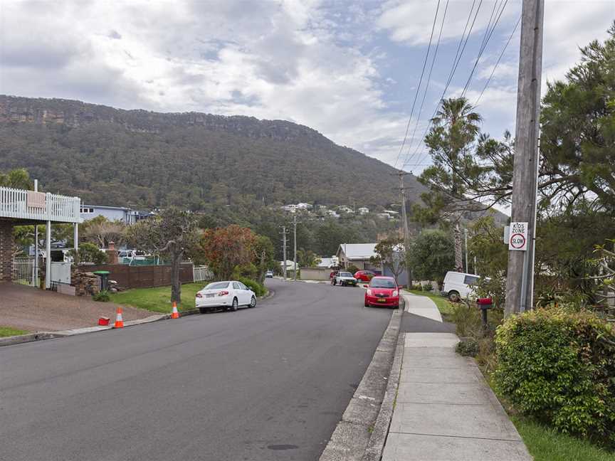 Paterson Road in Coalcliff.jpg