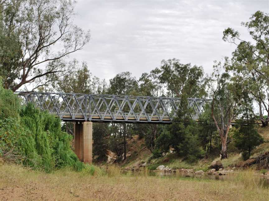 GinGinMacquarieRiverBridge.JPG