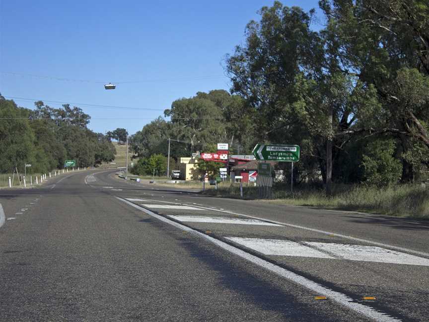 Sturt Highway at Alfredtown.jpg