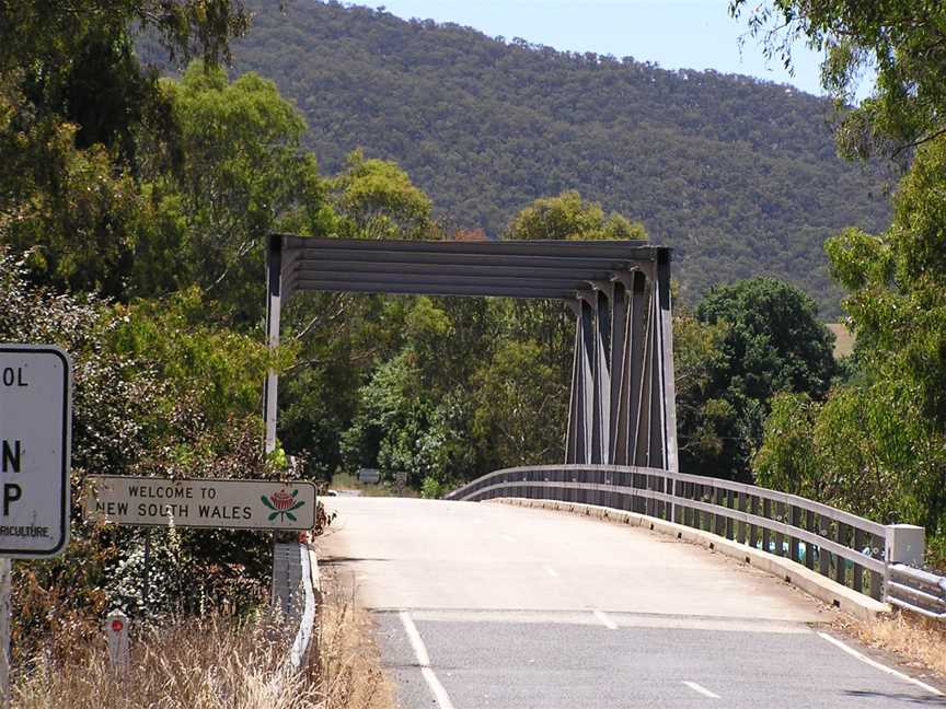 Jingellic Bridge Over Murray1