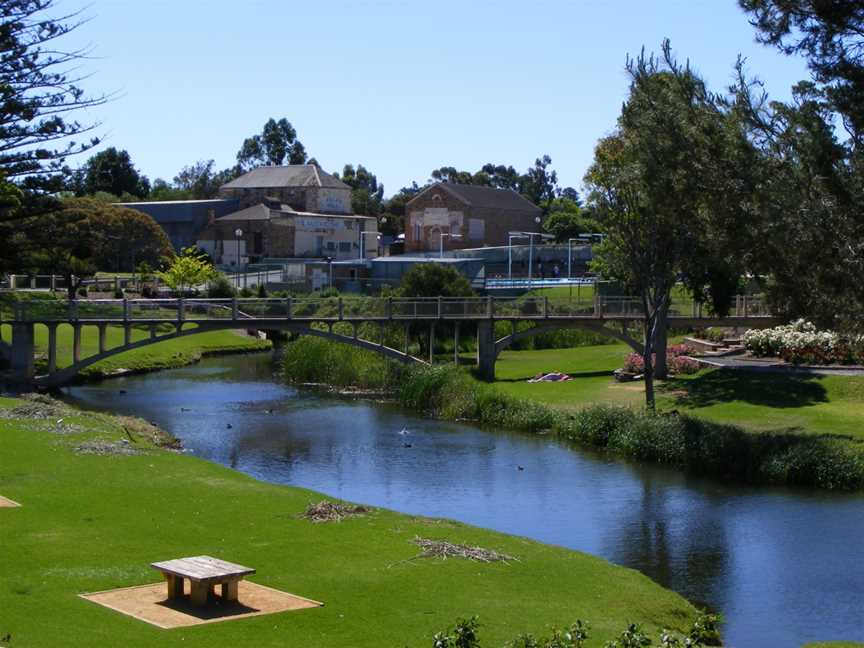 Strathalbyn memorial gardens.jpg