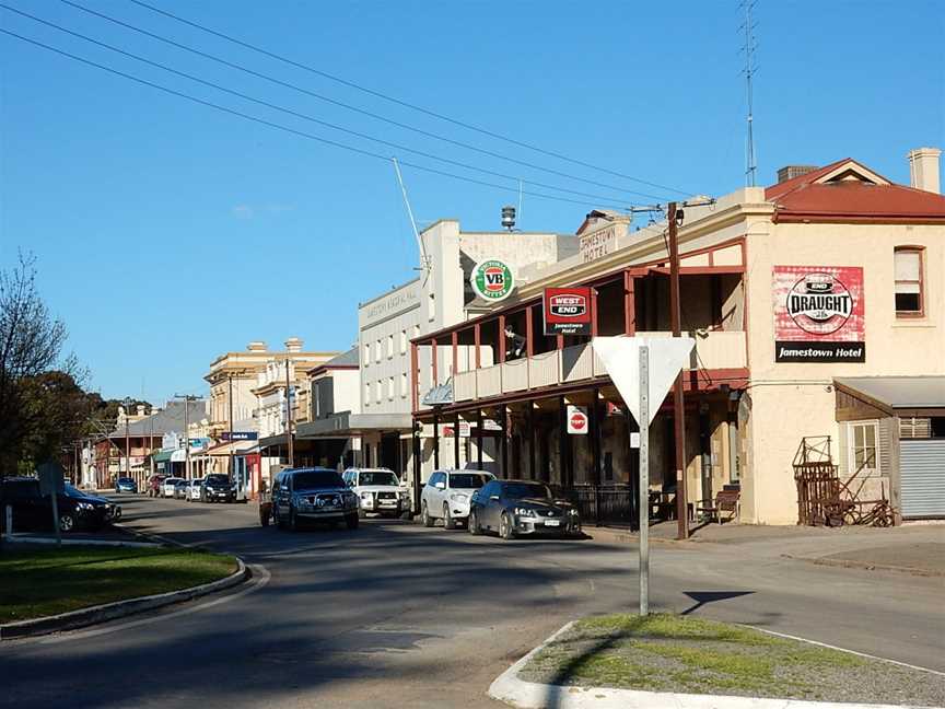 Hotel and Main Street, Jamestown (20646391434).jpg