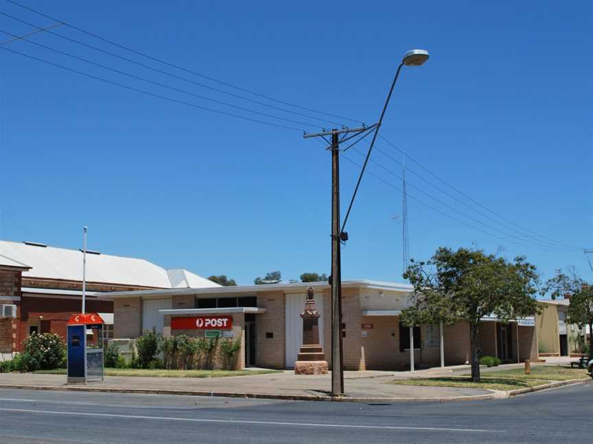 OwenPostOffice&WarMemorial.JPG