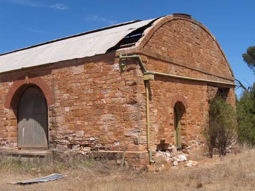 Old goods shed, Hoyleton.JPG