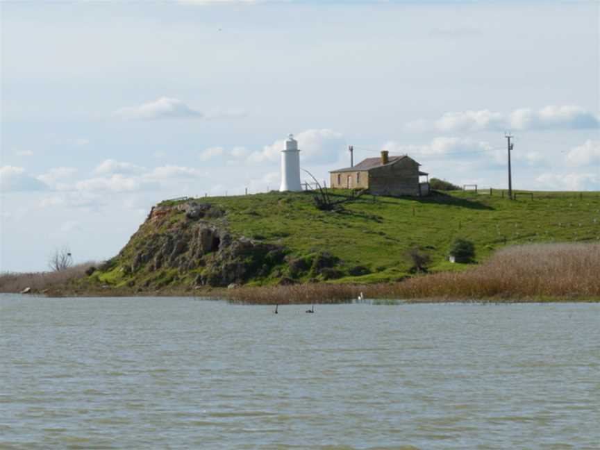 Malcom Point lighthouse, Lake Alexandrina.JPG