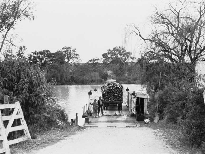 Purnong ferry(GN14120).jpg