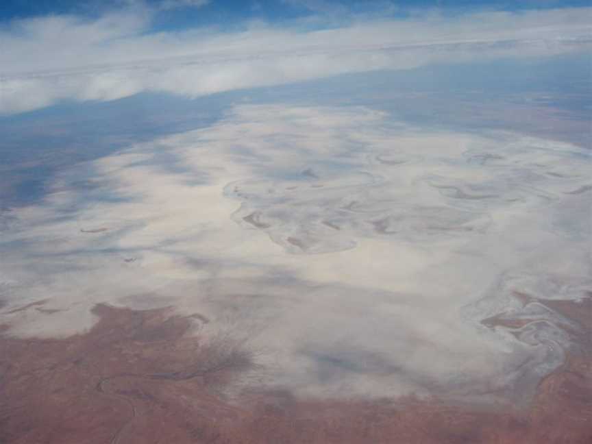 Aerial view Lake Frome.jpg