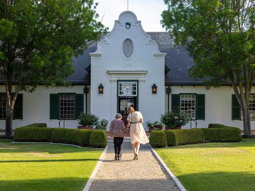 Festival guests arrive at Voyager Estate