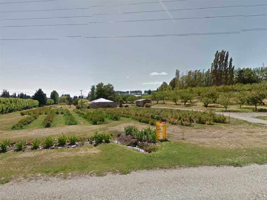 Omeo Vineyard, Blackmans, New Zealand